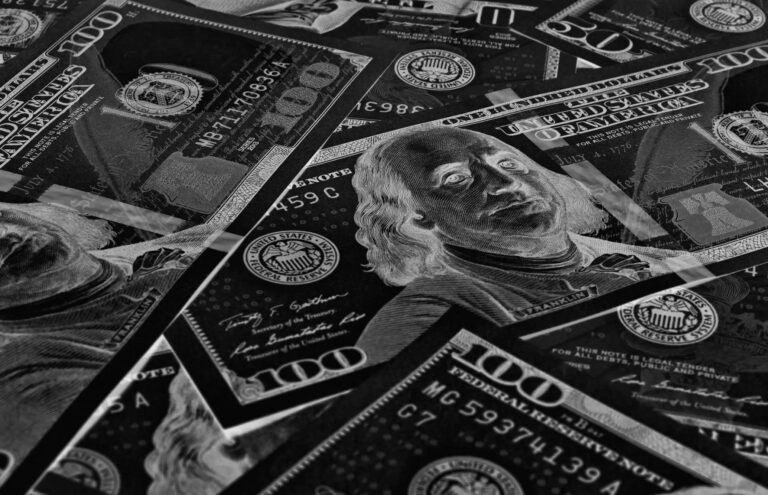 money 100s blackAndWhite