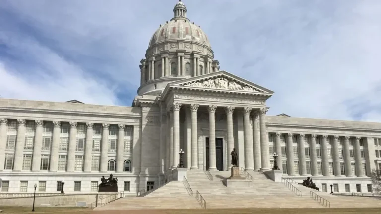 92575f8a 9171 47e0 b289 2c4f968ac6a3 StateCapitol 1