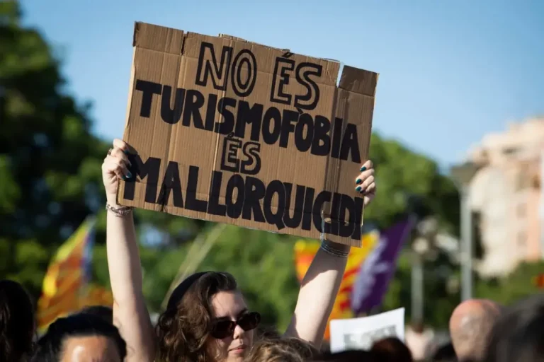 https://tax.news/spain-housing-crisis-airbnb-ban-tax-foreign-buyers-2025/