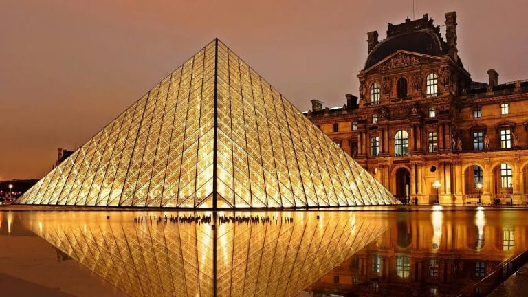 france landmark lights night 1748343103607 1748343120702