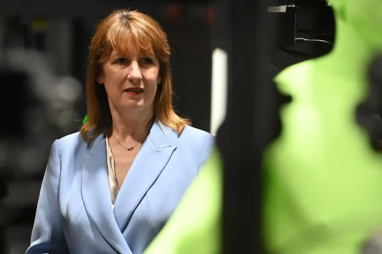 Reeves Signals Changes to UK Business Rates Ahead of Budget 1x 1dfd