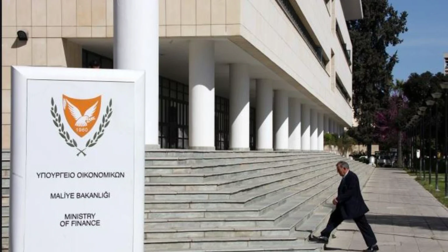Cyprus 15% Corporate Tax: New Residency Rules & Rates